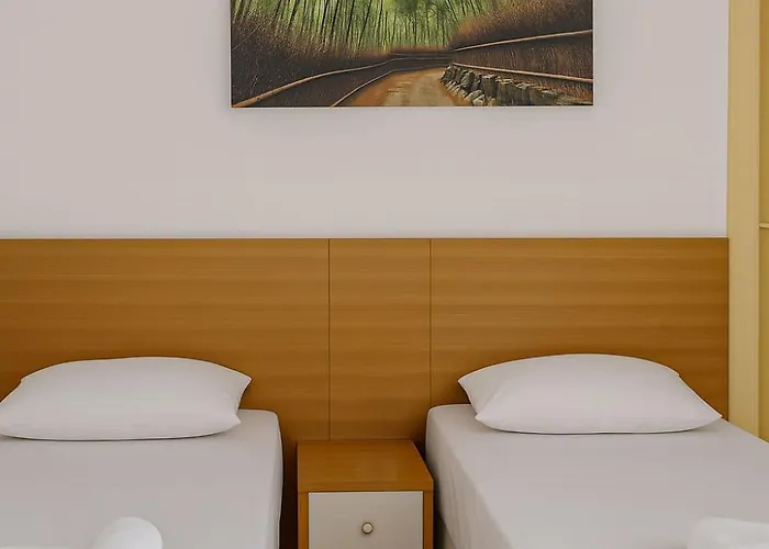 Brilant Shengjin (Lezhe)